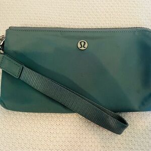 Lululemon Curved Wristlet Green Yoga Fashion Womens